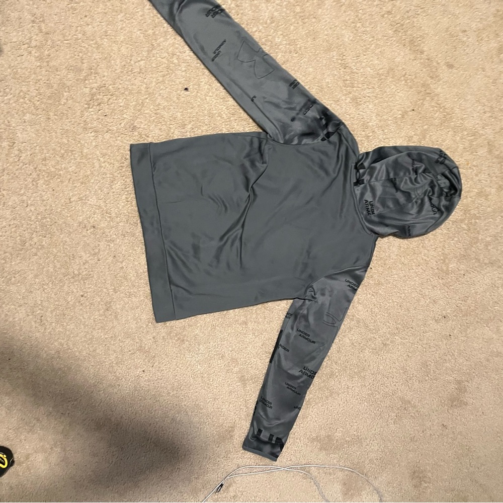 Gray boys under armor sweatshirt